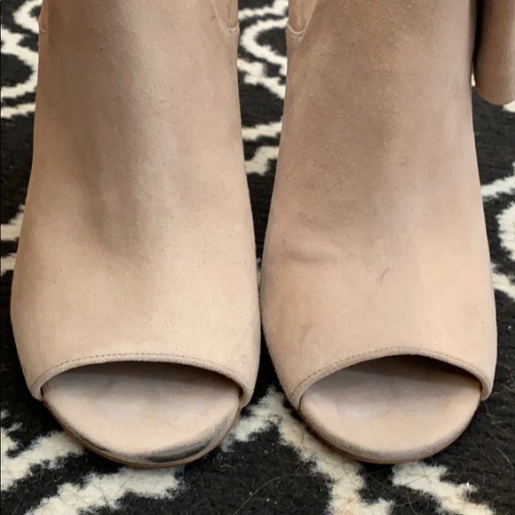 πMIchael Kors Bootiesπ - Picture 3 of 7